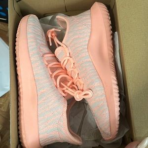 Womens addidas sneaker